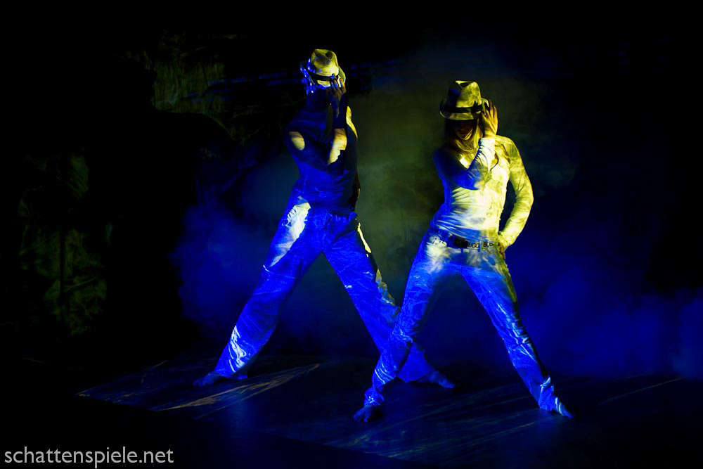 projection-on-dancers-img_5777-2.jpg