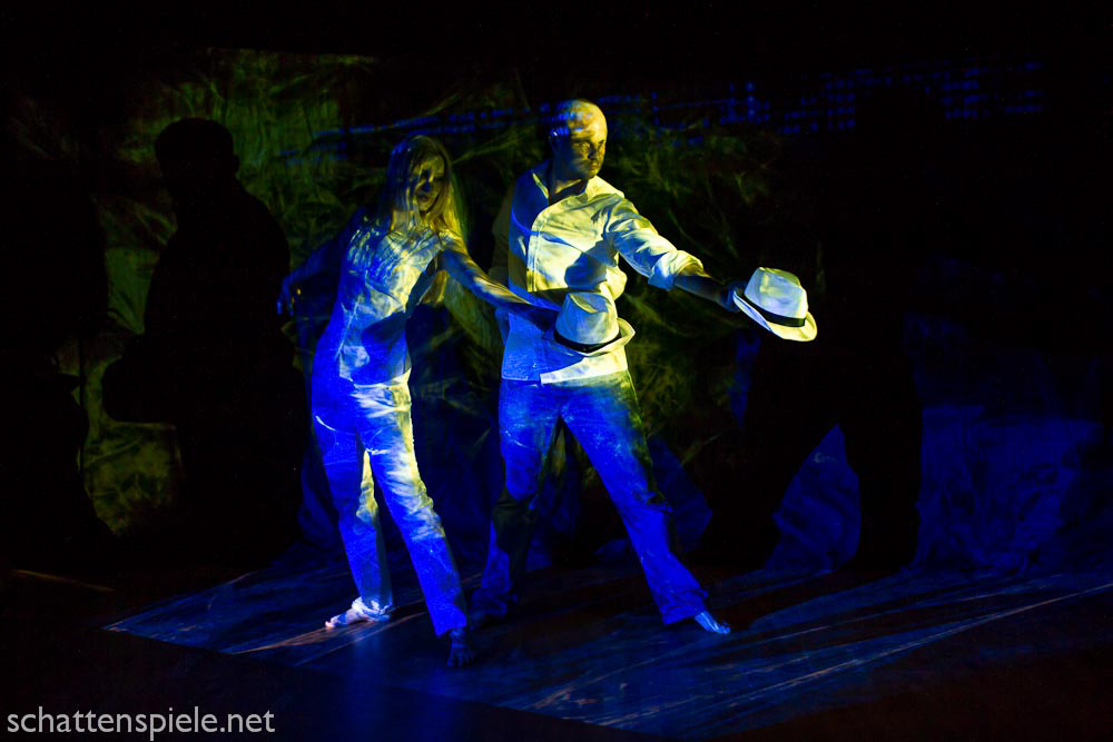 projection-on-dancers-img_5809-2.jpg