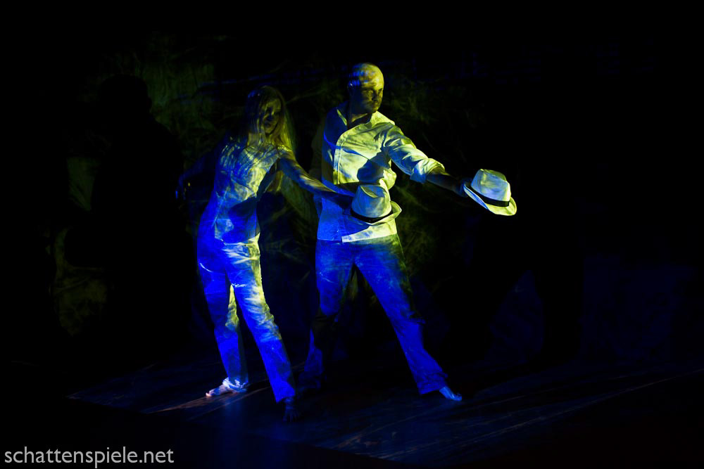 projection-on-dancers-img_5809.jpg