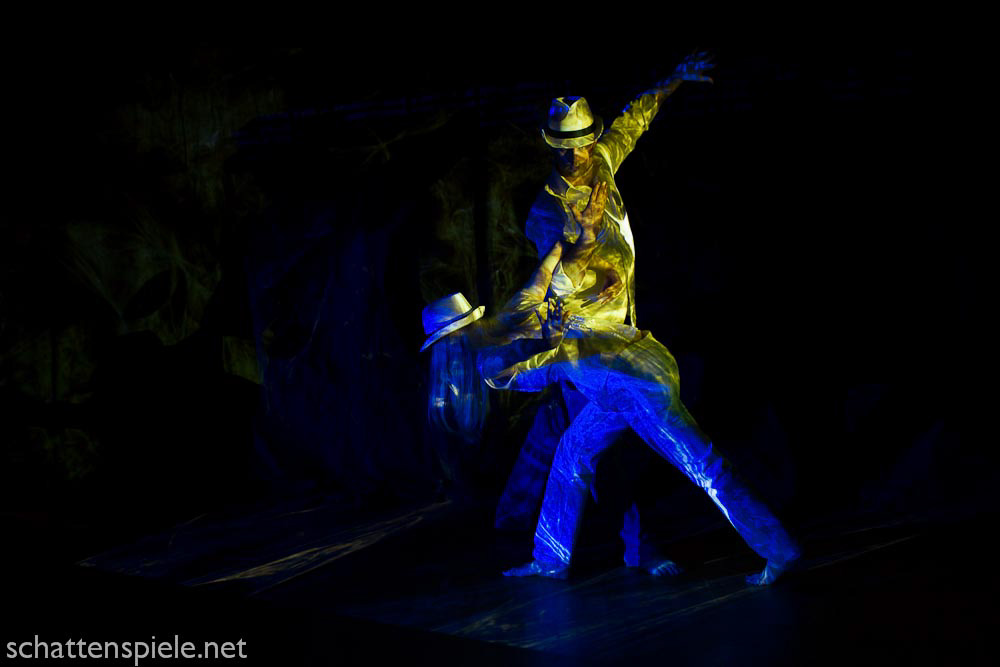 projection-on-dancers-img_5828.jpg
