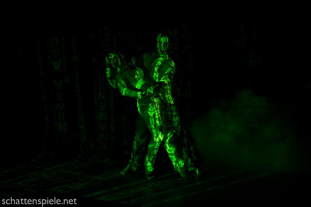 projection-on-dancers-img_5906-2.jpg