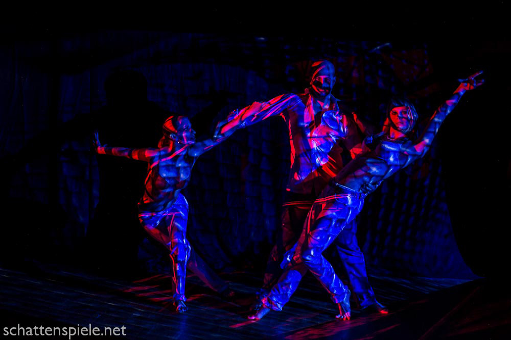 projection-on-dancers-img_5929-2.jpg