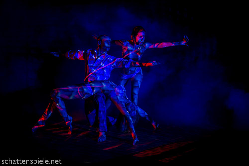 projection-on-dancers-img_5964.jpg