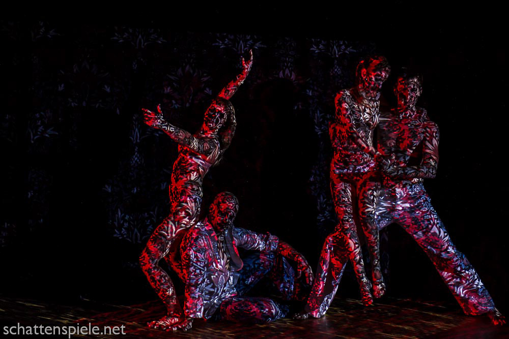 projection-on-dancers-img_6182-2.jpg